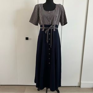 Beautiful vintage nautical style dress 💙🤍